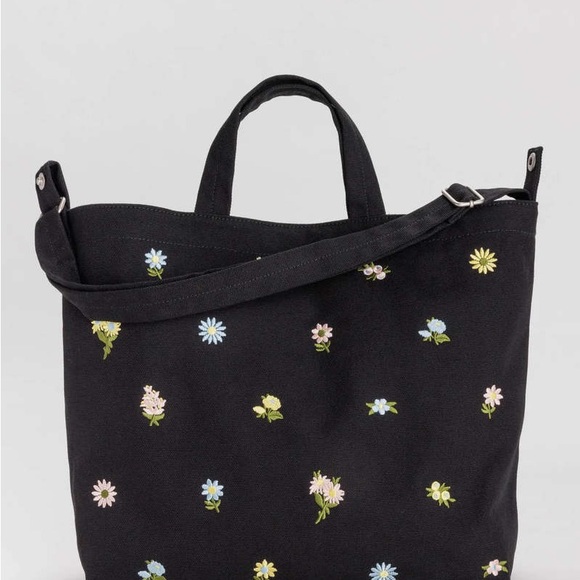BAGGU Handbags - BAGGU Horizontal Duck Bag - Embroidered Ditsy Black Floral